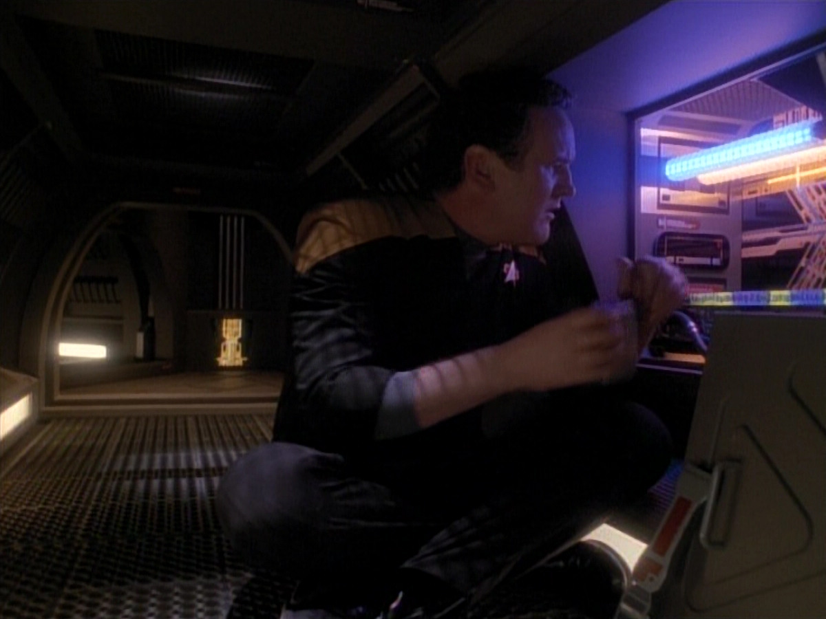 extant_StarTrek_DS9_3x26-TheAdversary_00783.jpg