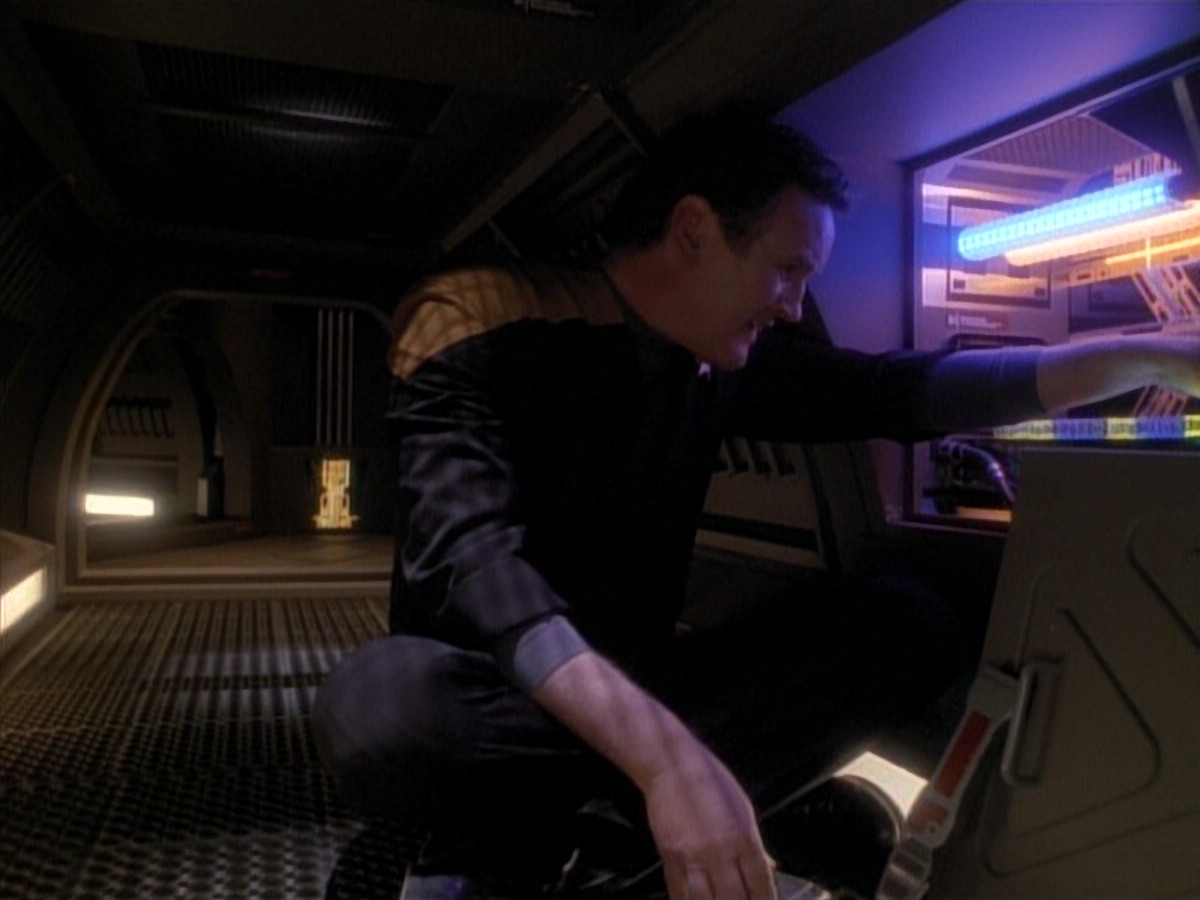 extant_StarTrek_DS9_3x26-TheAdversary_00786.jpg