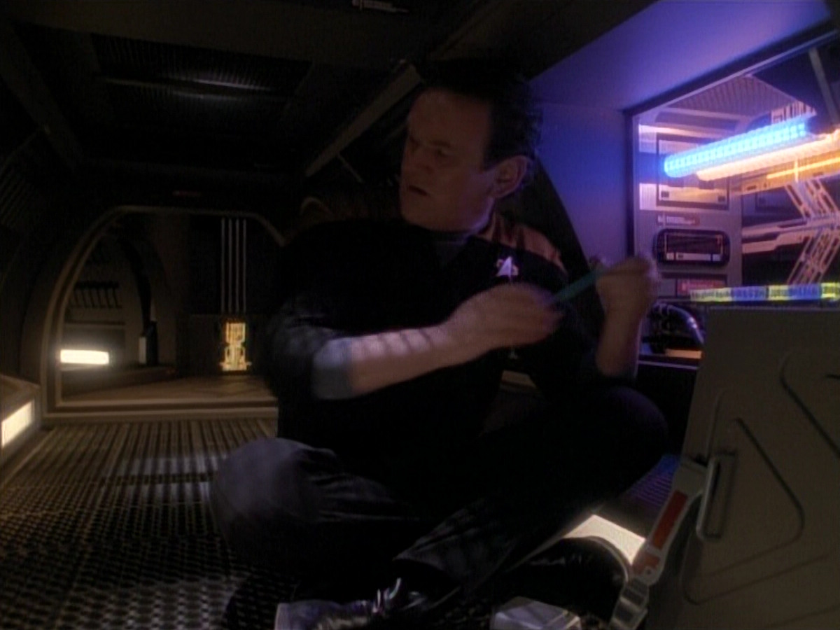 extant_StarTrek_DS9_3x26-TheAdversary_00793.jpg
