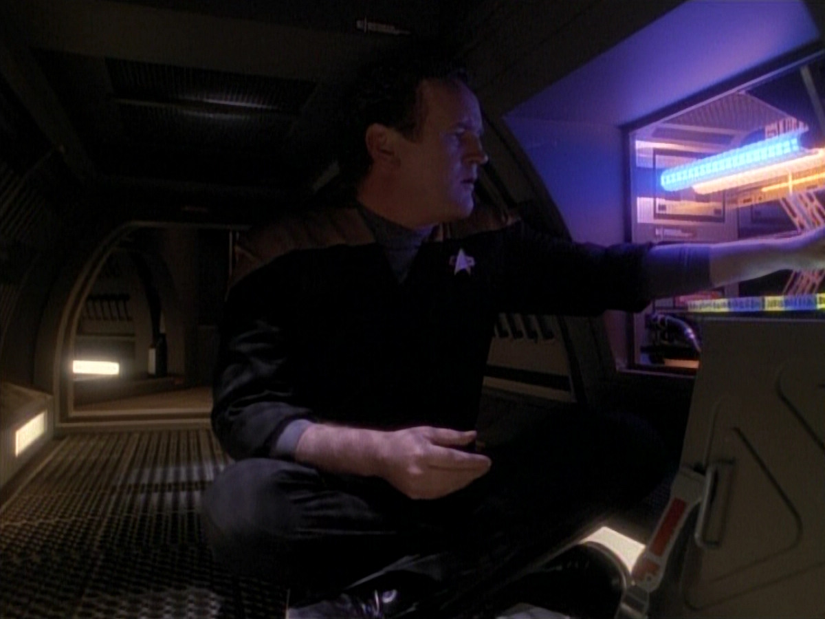 extant_StarTrek_DS9_3x26-TheAdversary_00818.jpg