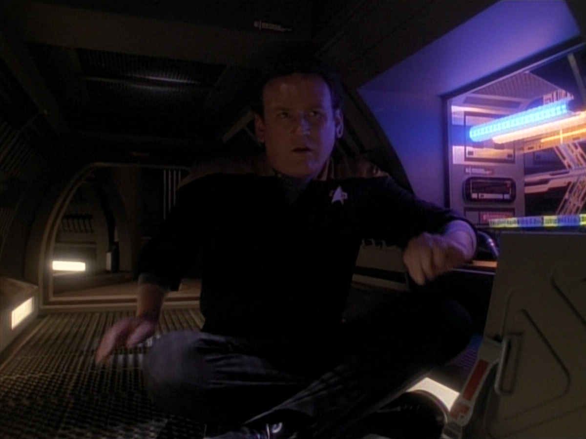 extant_StarTrek_DS9_3x26-TheAdversary_00821.jpg
