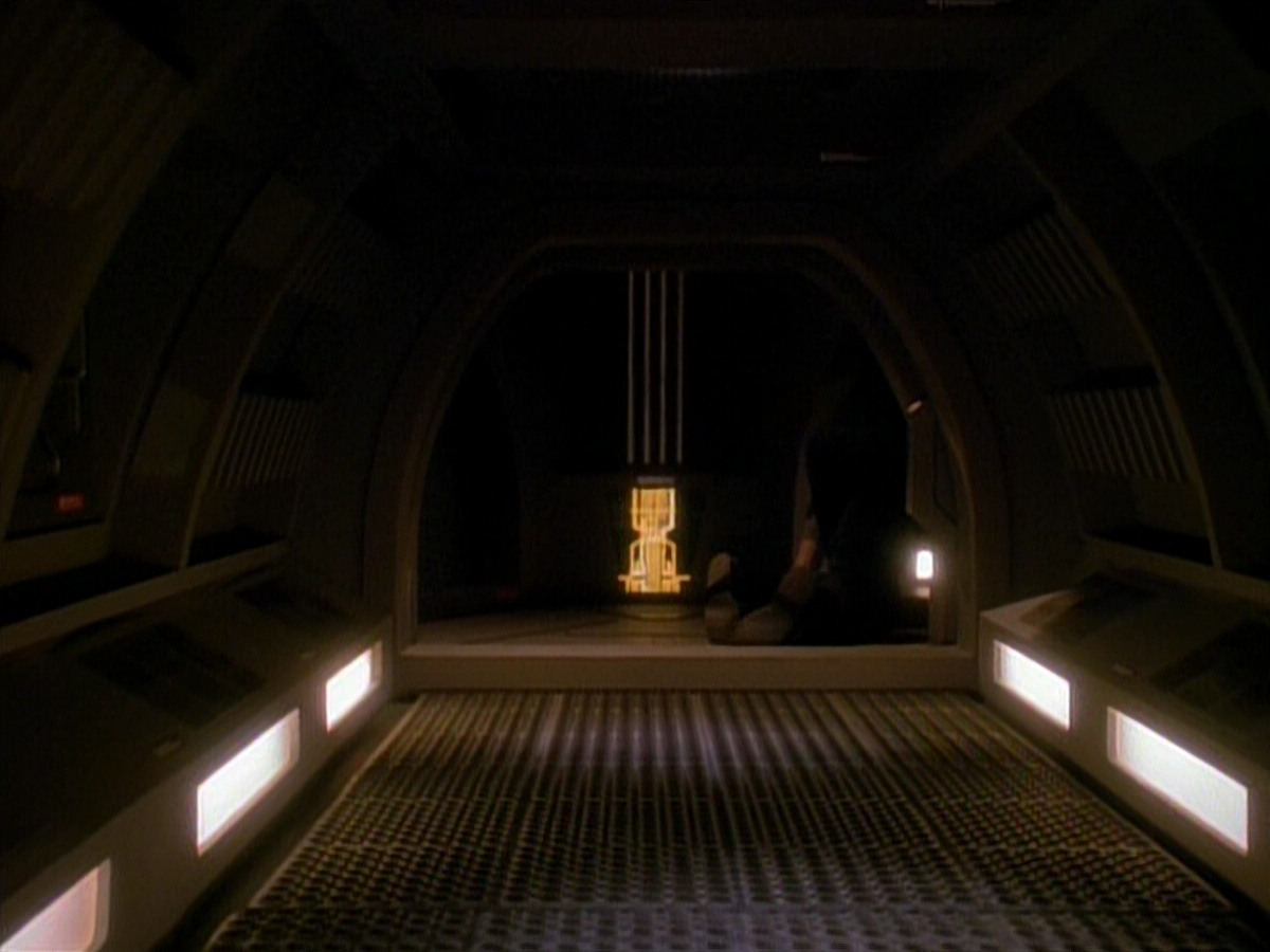 extant_StarTrek_DS9_3x26-TheAdversary_00951.jpg