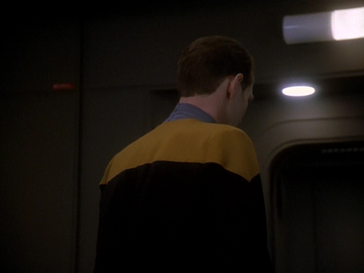 extant_StarTrek_DS9_3x26-TheAdversary_01015.jpg