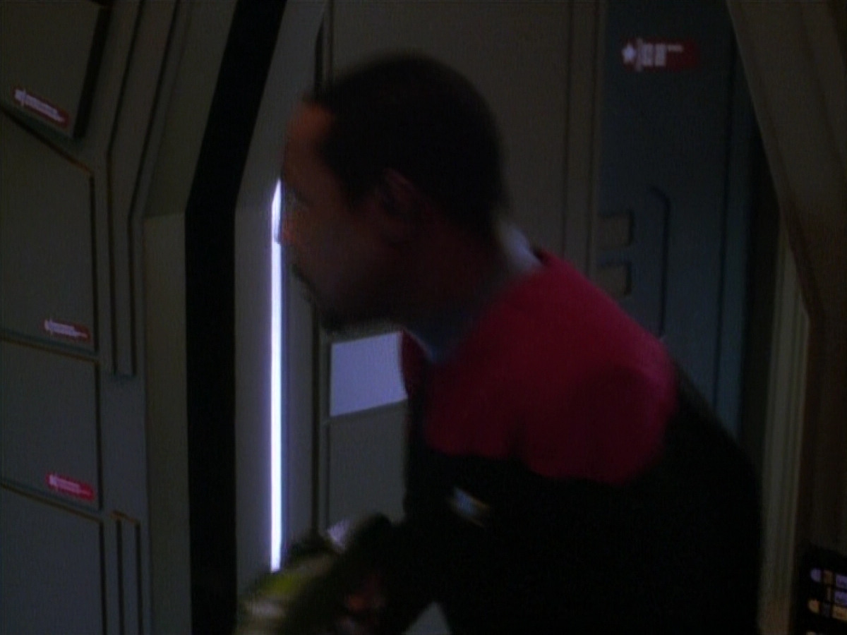 extant_StarTrek_DS9_3x26-TheAdversary_02638.jpg