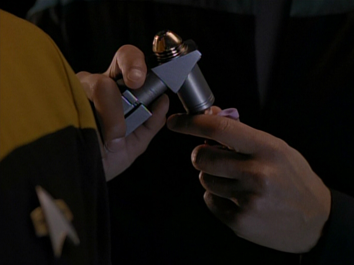 extant_StarTrek_DS9_3x26-TheAdversary_02915.jpg
