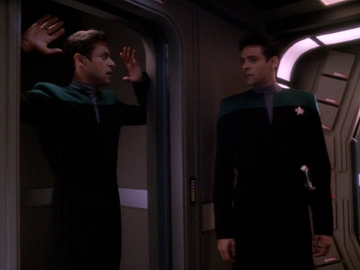 extant_StarTrek_DS9_3x26-TheAdversary_02981.jpg