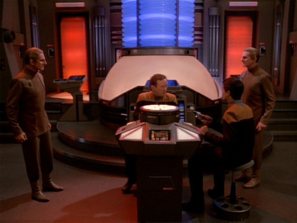 extant_StarTrek_DS9_3x26-TheAdversary_03351.jpg