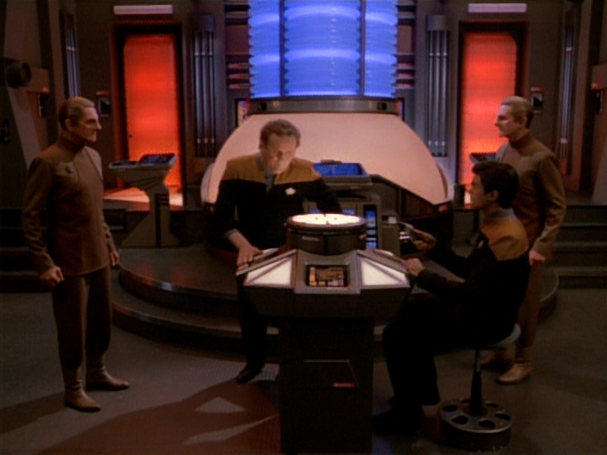 extant_StarTrek_DS9_3x26-TheAdversary_03352.jpg