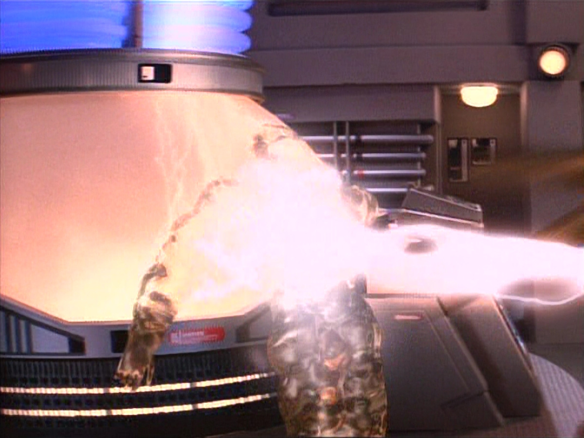 extant_StarTrek_DS9_3x26-TheAdversary_03497.jpg