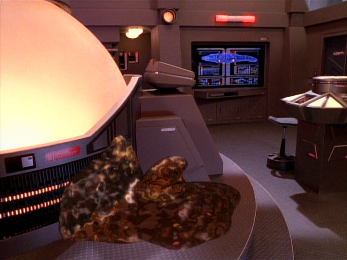extant_StarTrek_DS9_3x26-TheAdversary_03512.jpg