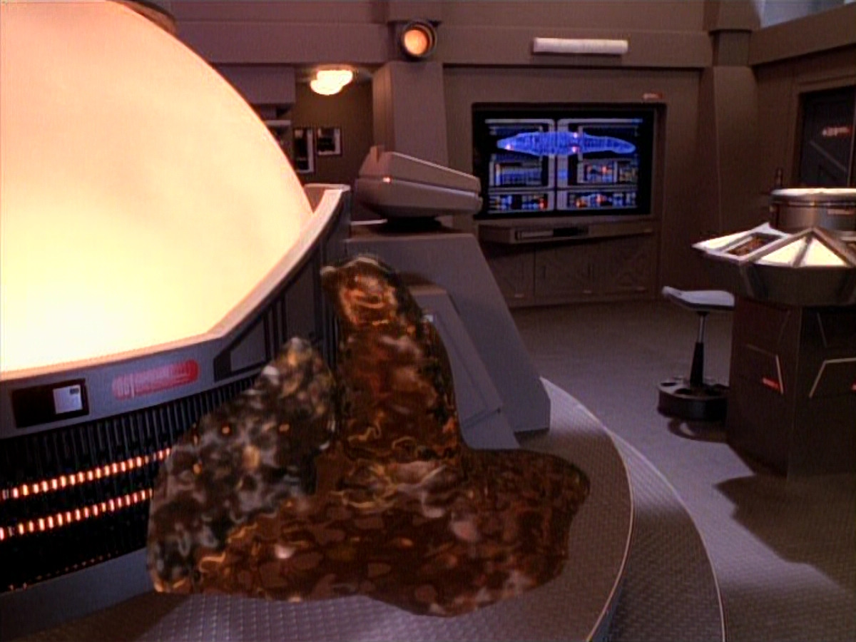 extant_StarTrek_DS9_3x26-TheAdversary_03514.jpg