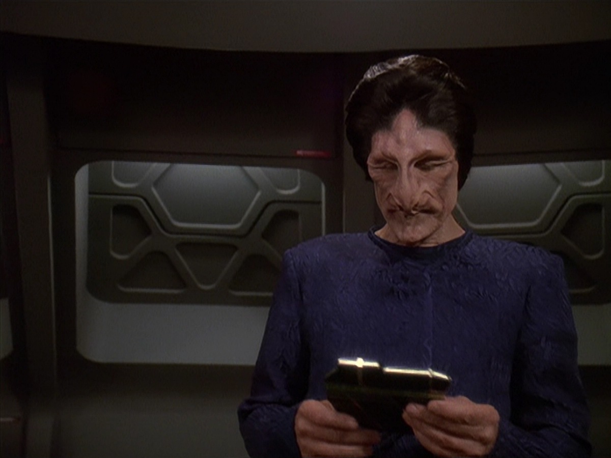 extant_StarTrek_DS9_4x07-StarshipDown_0084.jpg