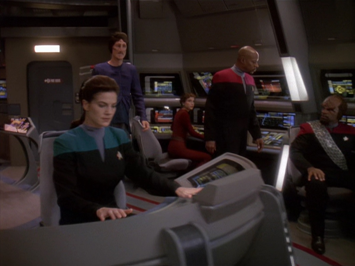 extant_StarTrek_DS9_4x07-StarshipDown_0465.jpg