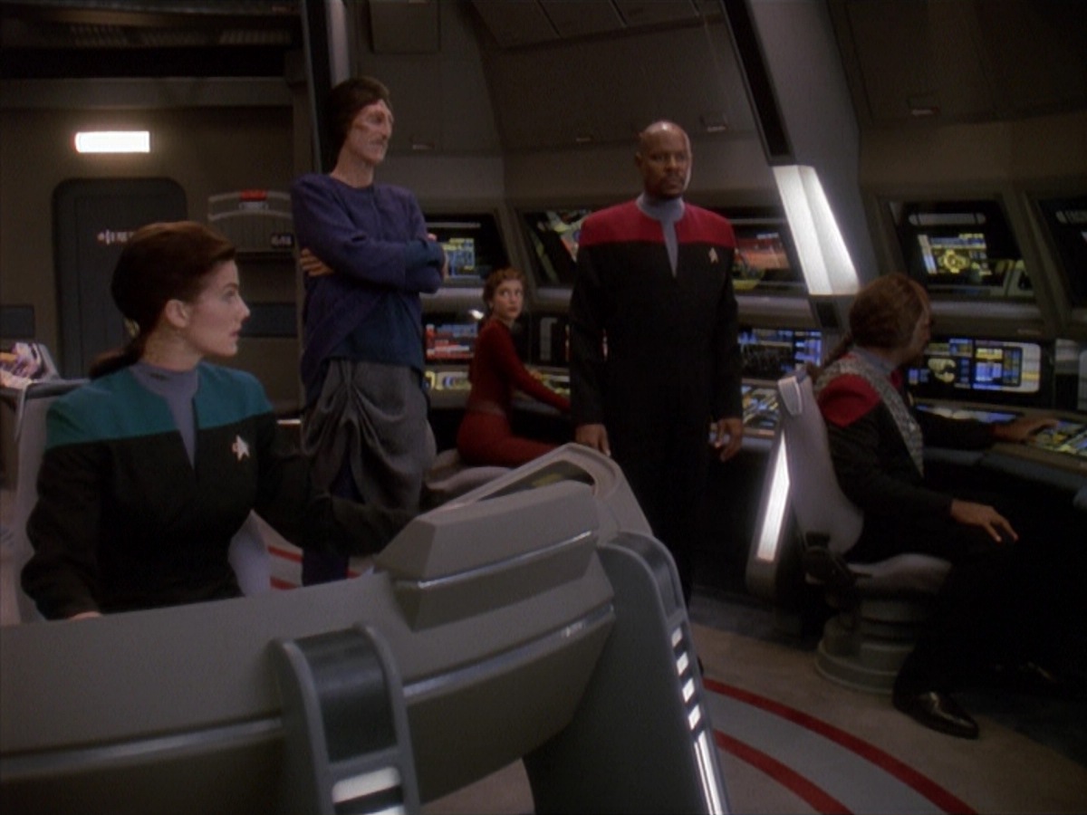 extant_StarTrek_DS9_4x07-StarshipDown_0470.jpg