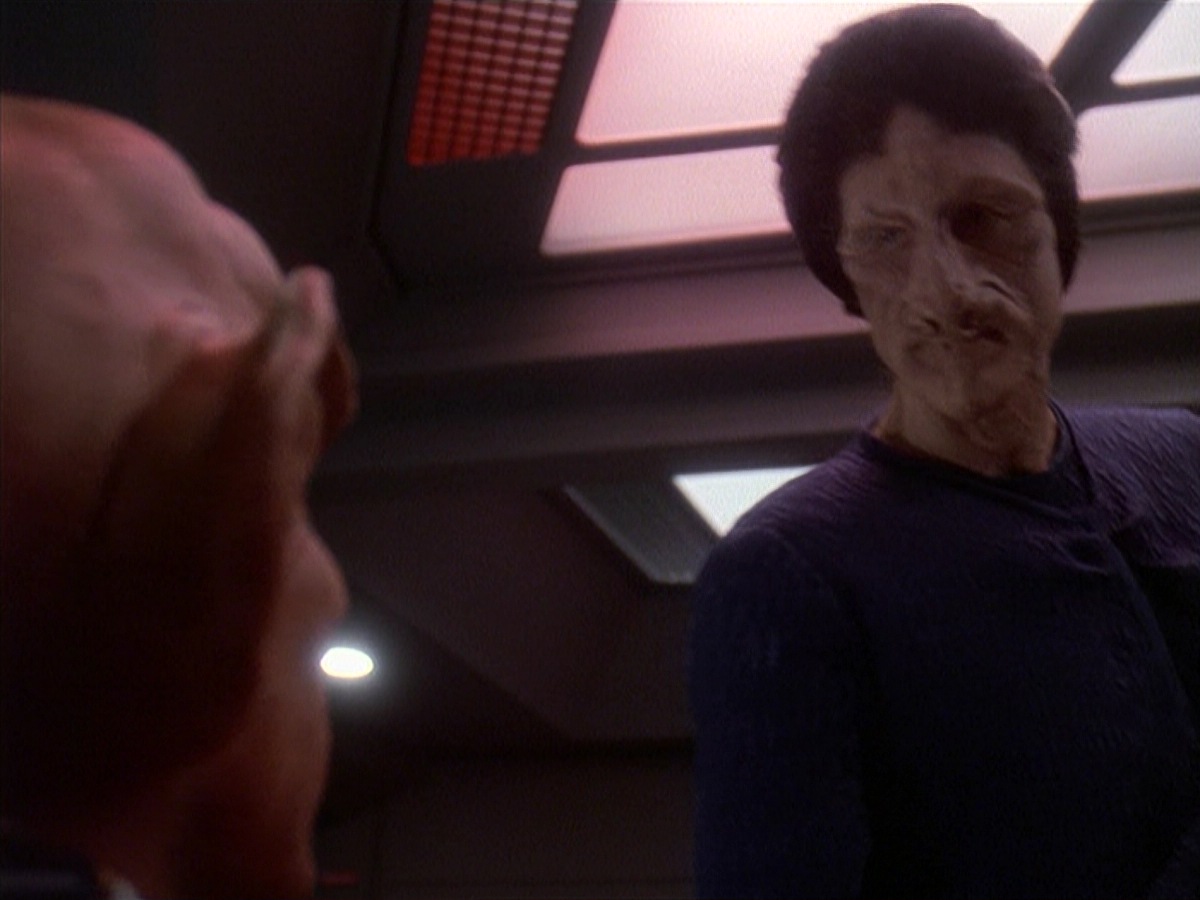 extant_StarTrek_DS9_4x07-StarshipDown_0851.jpg