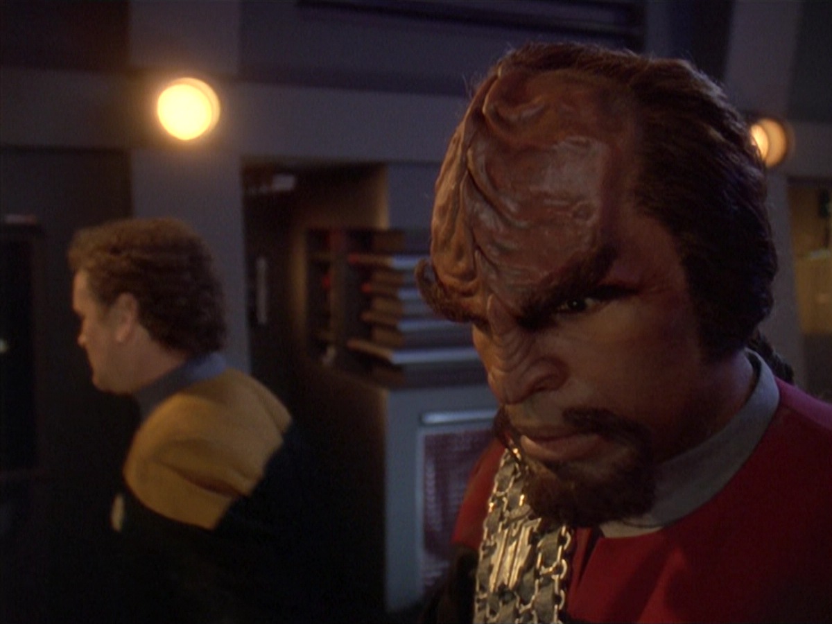 extant_StarTrek_DS9_4x07-StarshipDown_2370.jpg