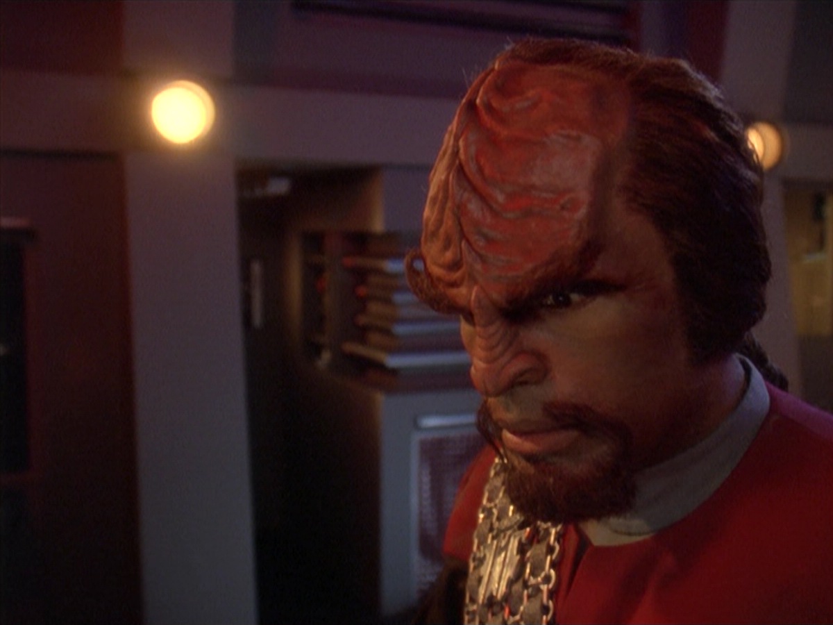 extant_StarTrek_DS9_4x07-StarshipDown_2372.jpg