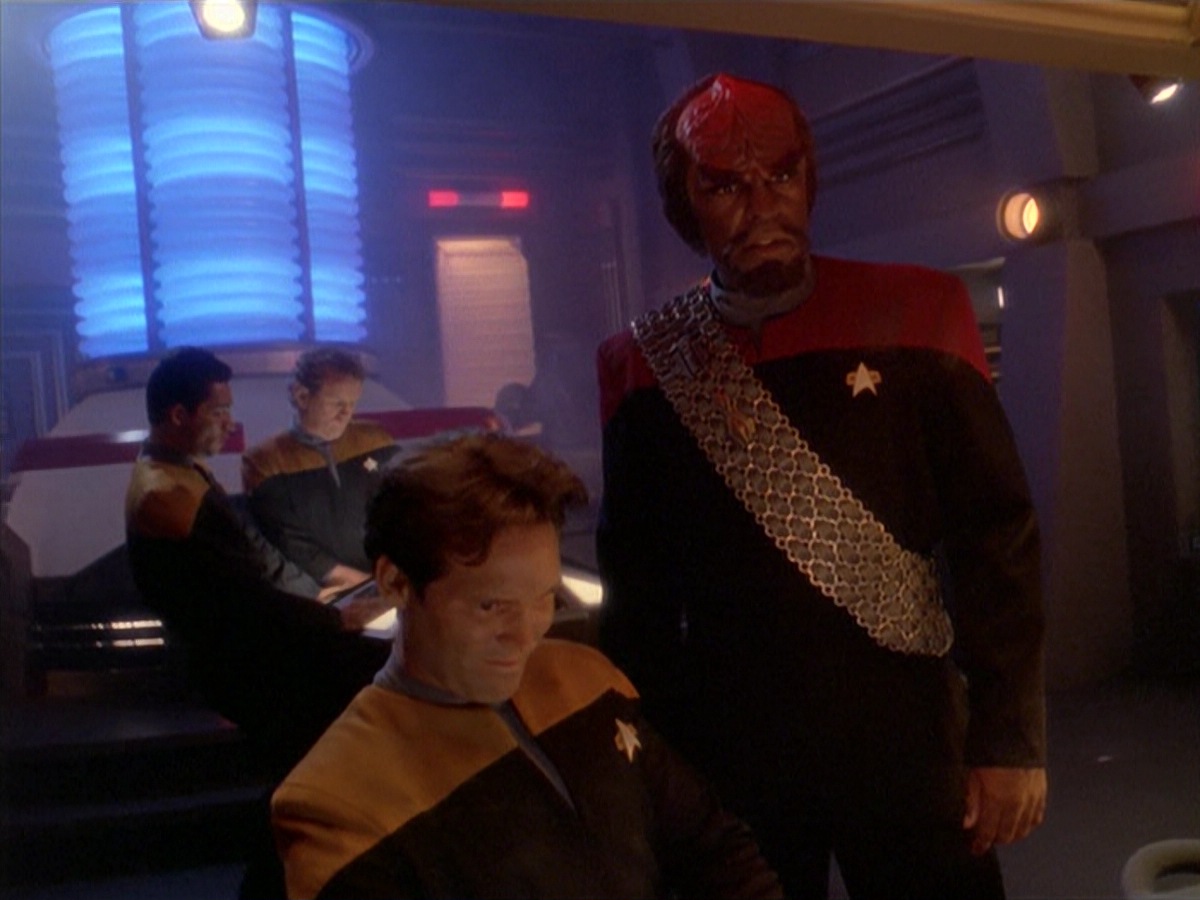 extant_StarTrek_DS9_4x07-StarshipDown_2609.jpg