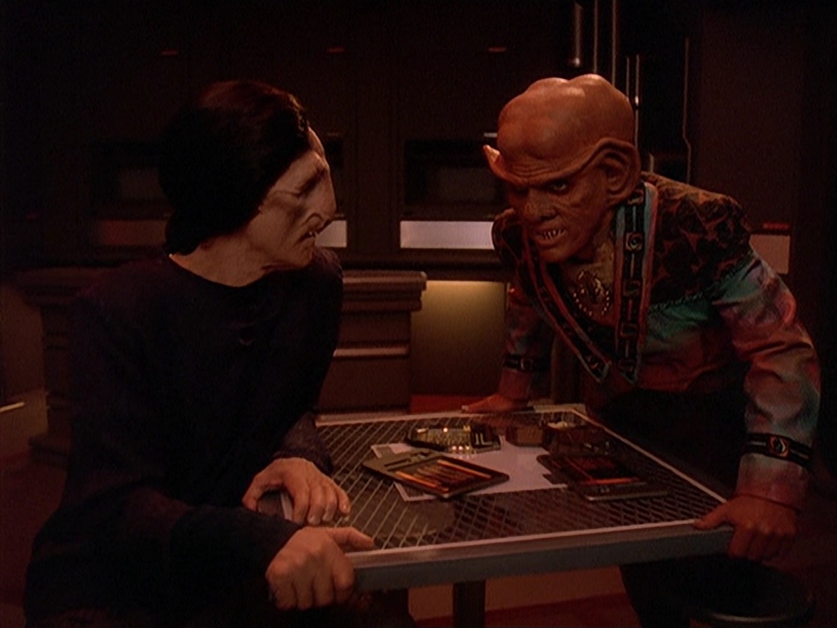 extant_StarTrek_DS9_4x07-StarshipDown_2731.jpg