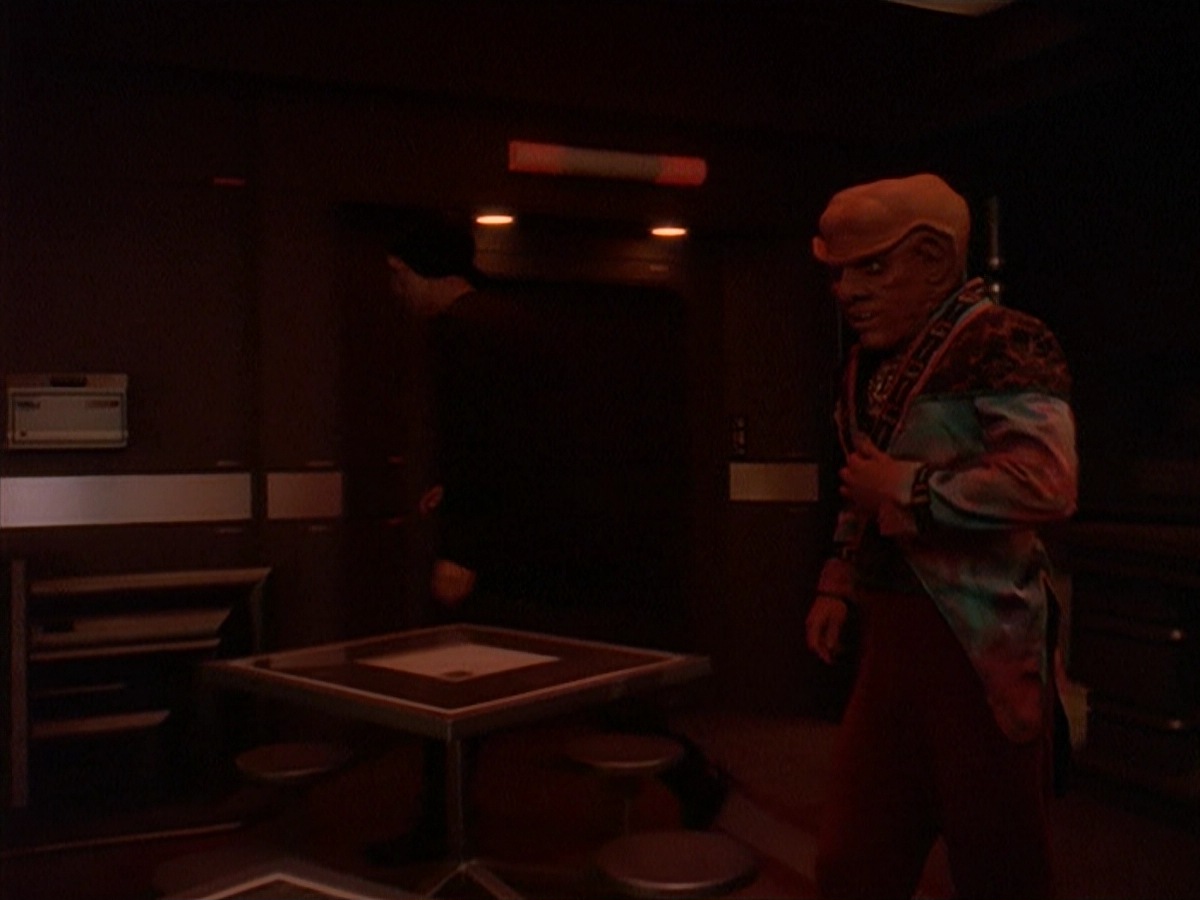 extant_StarTrek_DS9_4x07-StarshipDown_2744.jpg