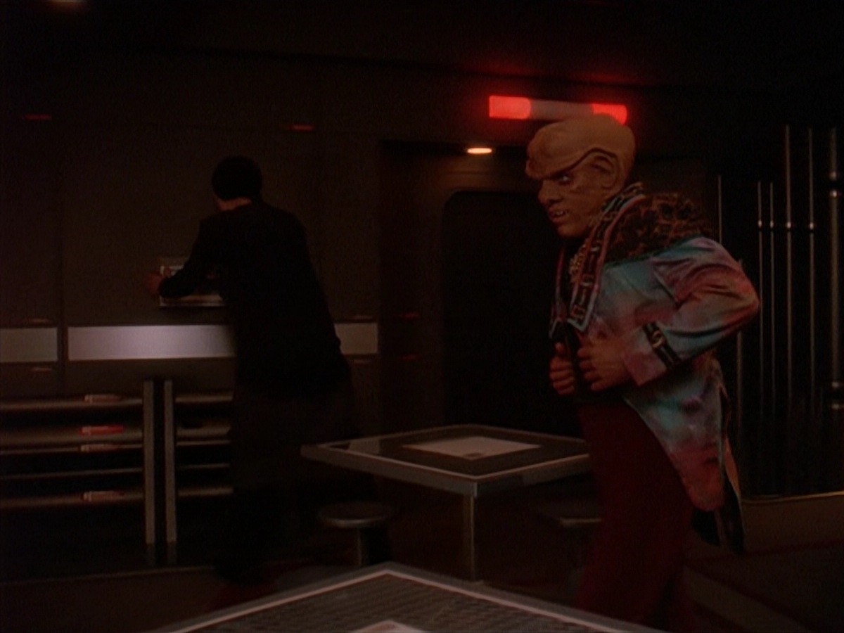 extant_StarTrek_DS9_4x07-StarshipDown_2746.jpg