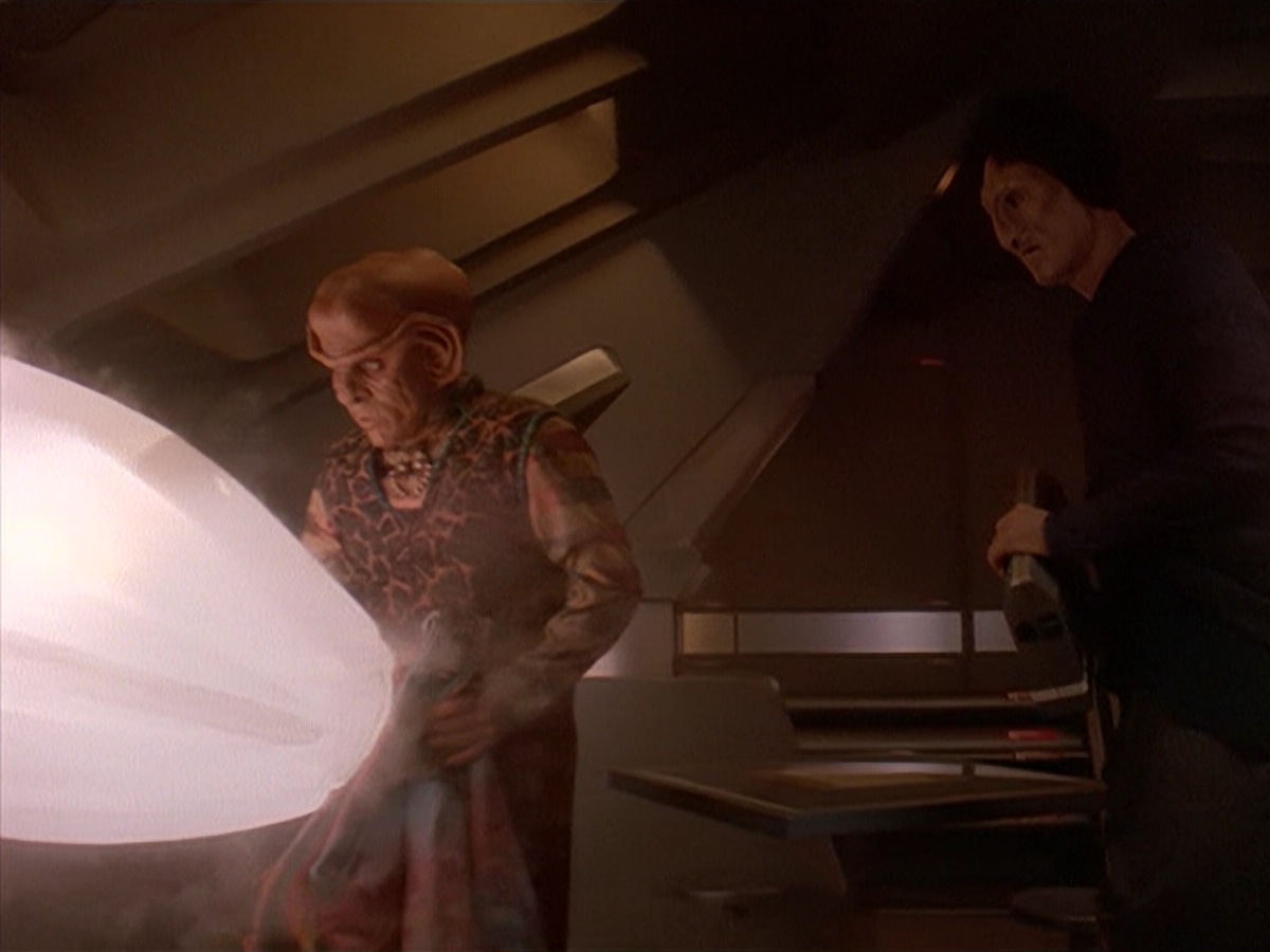 extant_StarTrek_DS9_4x07-StarshipDown_2759.jpg