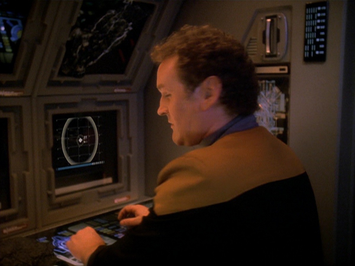 extant_StarTrek_DS9_4x07-StarshipDown_3833.jpg