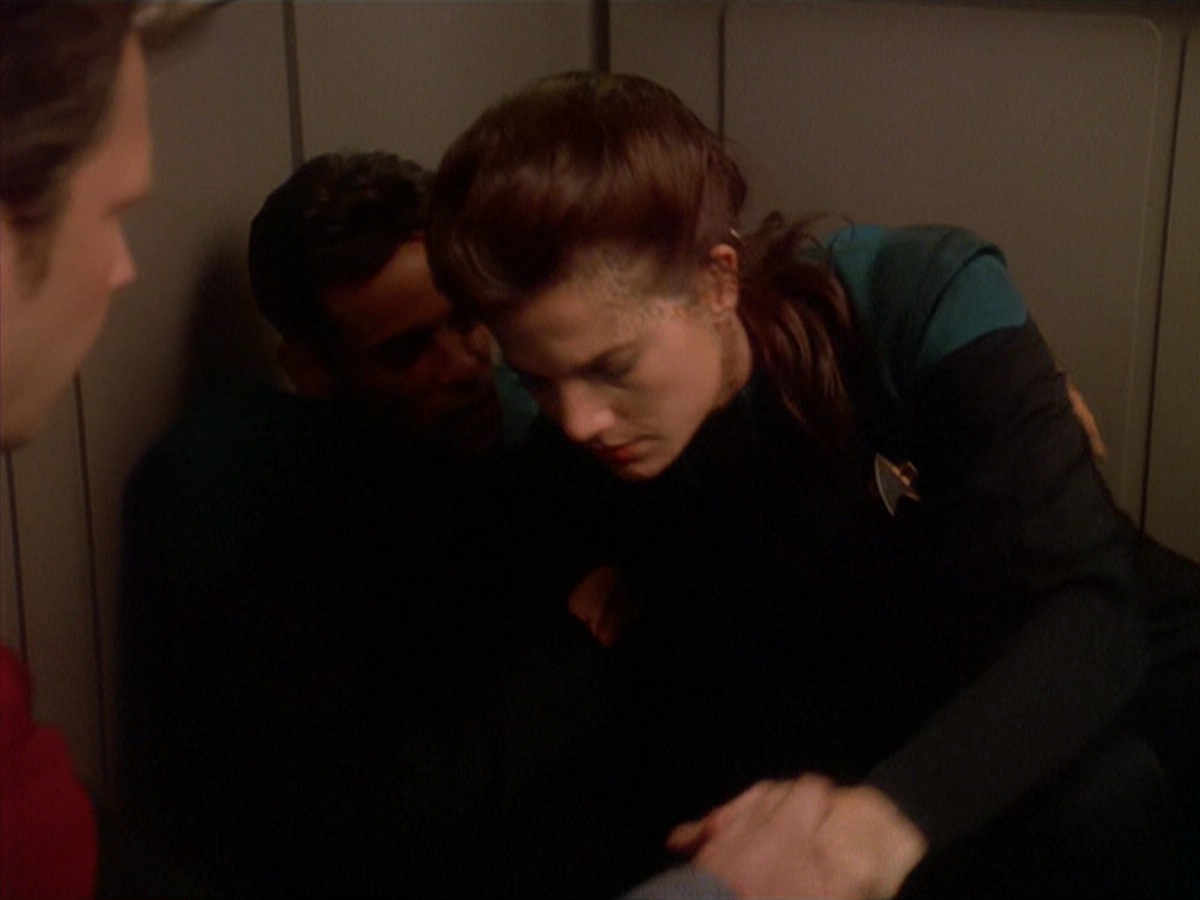 extant_StarTrek_DS9_4x07-StarshipDown_3864.jpg