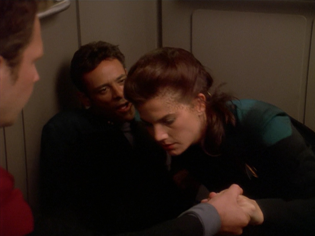 extant_StarTrek_DS9_4x07-StarshipDown_3865.jpg