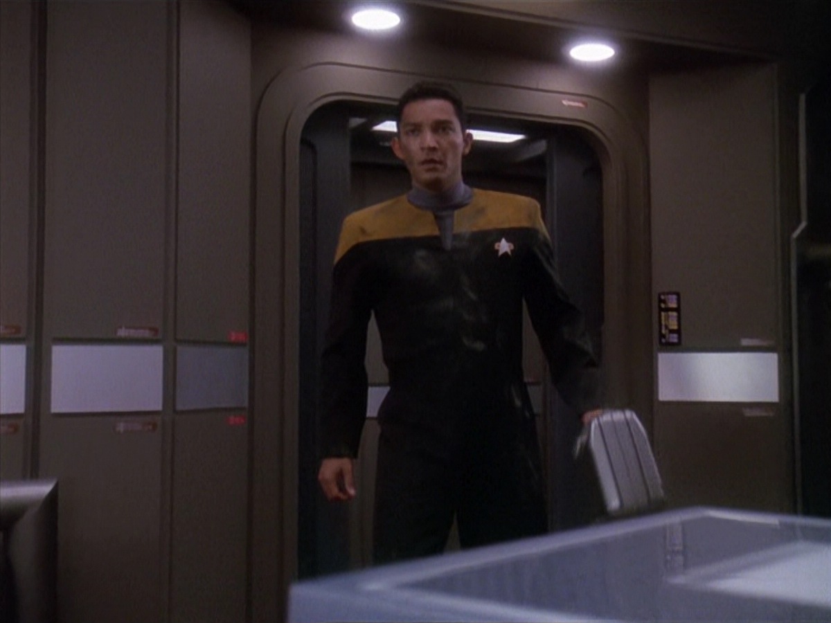extant_StarTrek_DS9_4x07-StarshipDown_3876.jpg