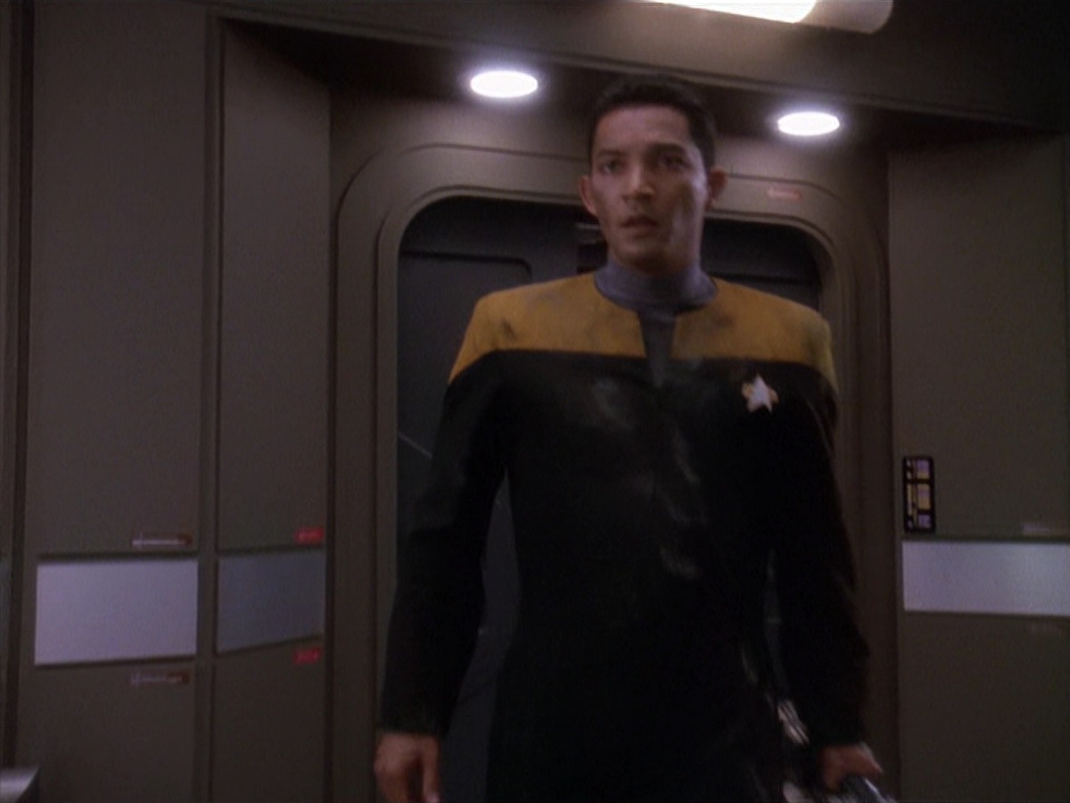 extant_StarTrek_DS9_4x07-StarshipDown_3877.jpg