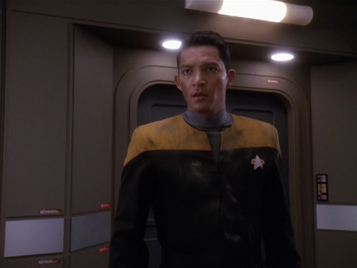 extant_StarTrek_DS9_4x07-StarshipDown_3879.jpg