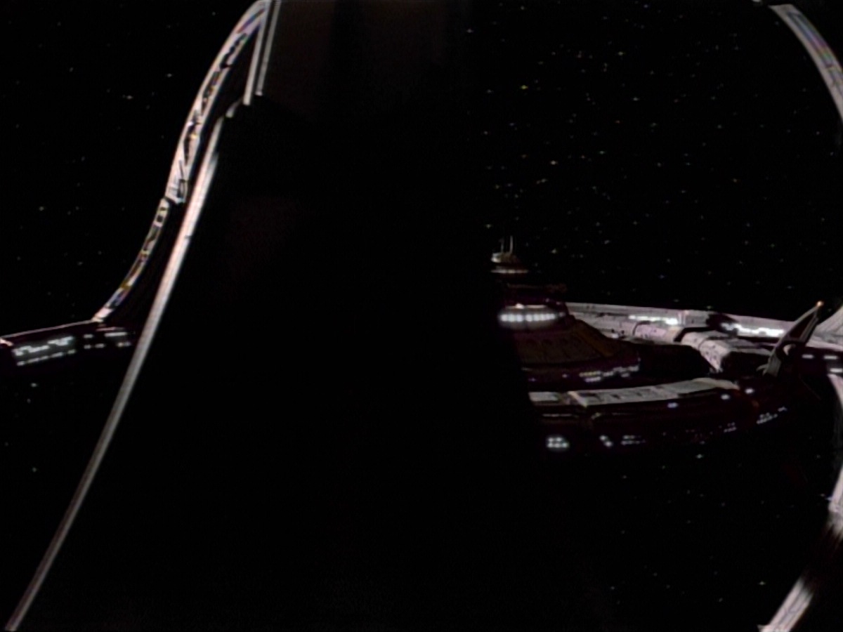 extant_StarTrek_DS9_4x07-StarshipDown_3889.jpg