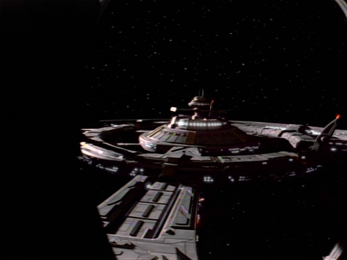 extant_StarTrek_DS9_4x07-StarshipDown_3893.jpg