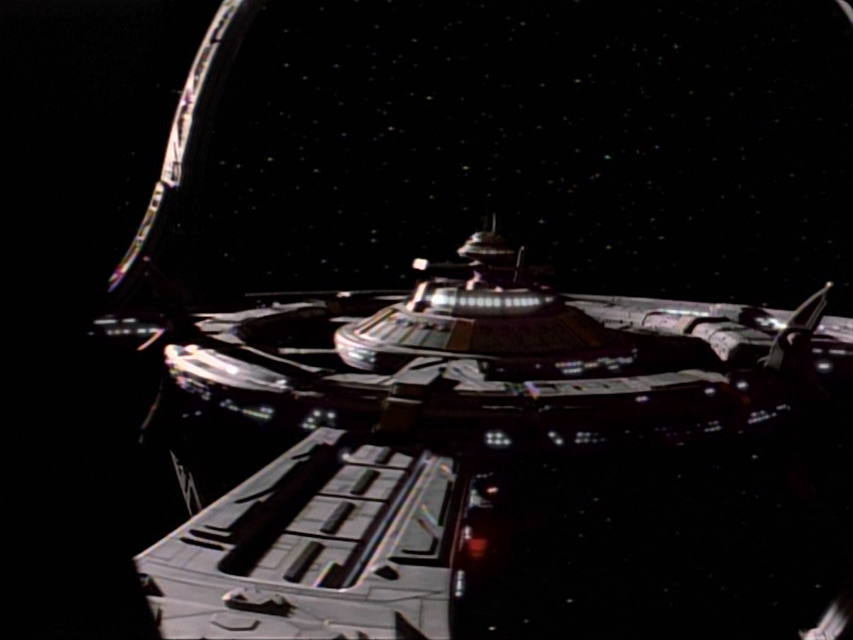 extant_StarTrek_DS9_4x07-StarshipDown_3894.jpg
