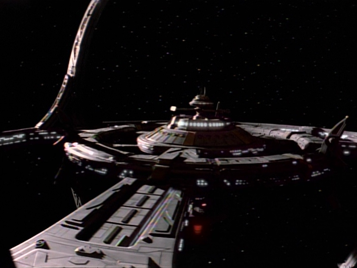 extant_StarTrek_DS9_4x07-StarshipDown_3895.jpg
