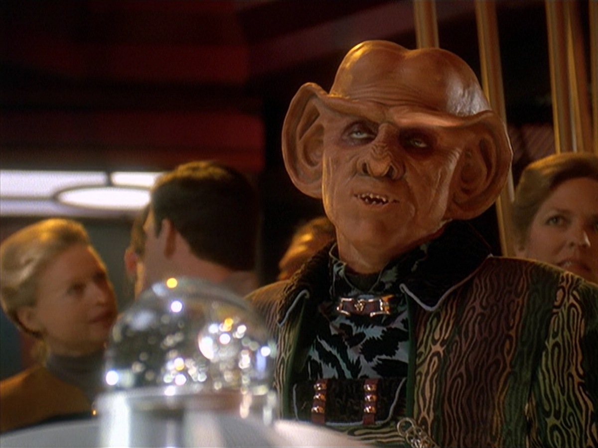 extant_StarTrek_DS9_4x07-StarshipDown_3915.jpg