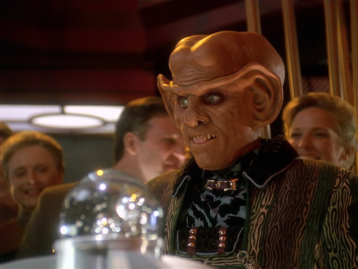 extant_StarTrek_DS9_4x07-StarshipDown_4005.jpg