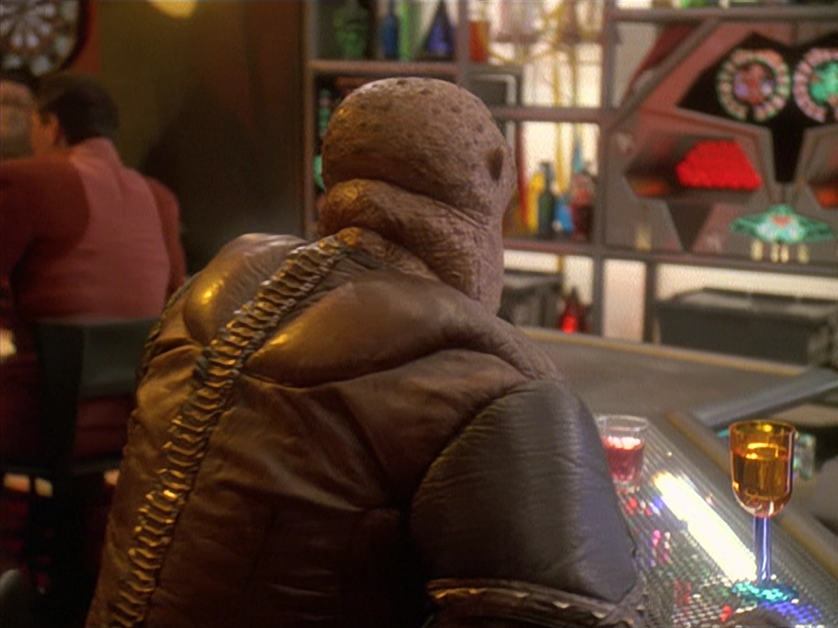 extant_StarTrek_DS9_4x07-StarshipDown_4017.jpg