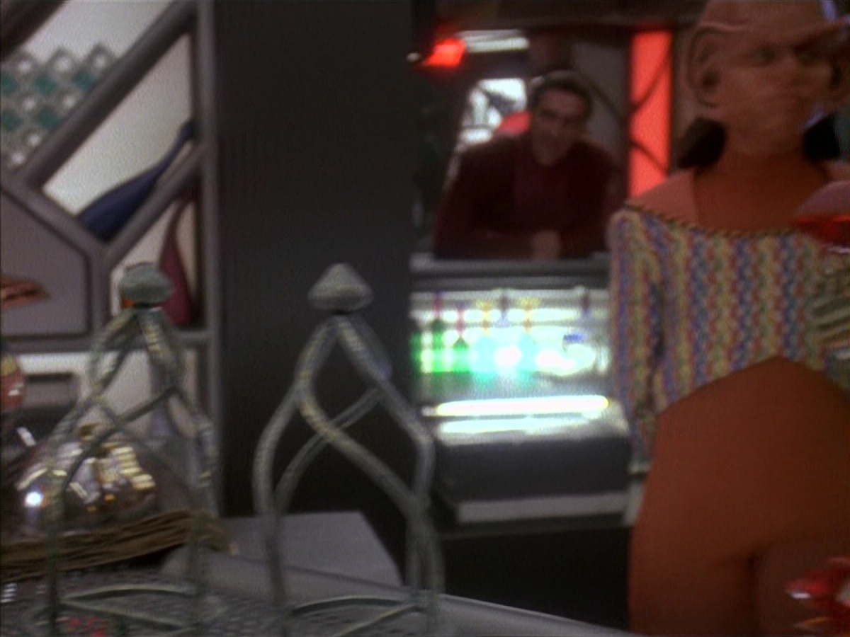 extant_StarTrek_DS9_4x08-LittleGreenMen_0016.jpg