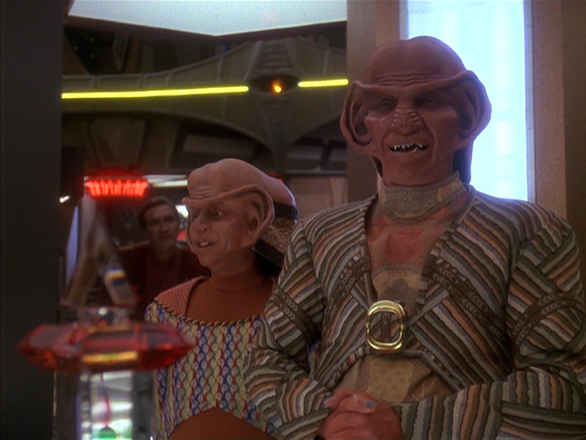 extant_StarTrek_DS9_4x08-LittleGreenMen_0027.jpg