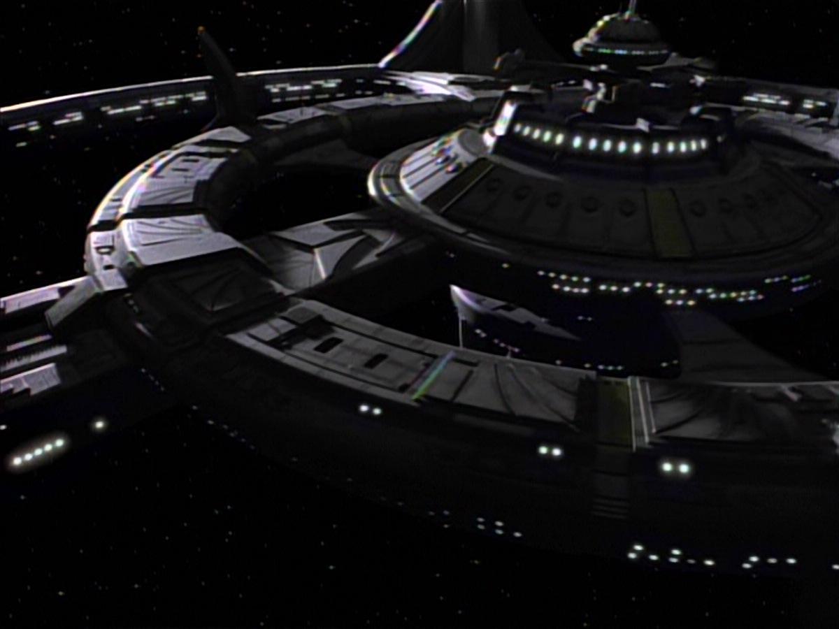 extant_StarTrek_DS9_4x08-LittleGreenMen_0331.jpg