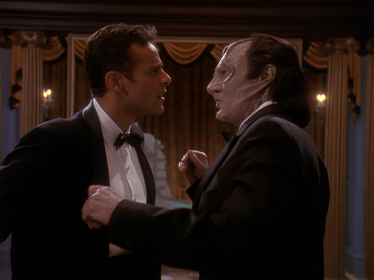 extant_StarTrek_DS9_4x10-OurManBashir_00184.jpg