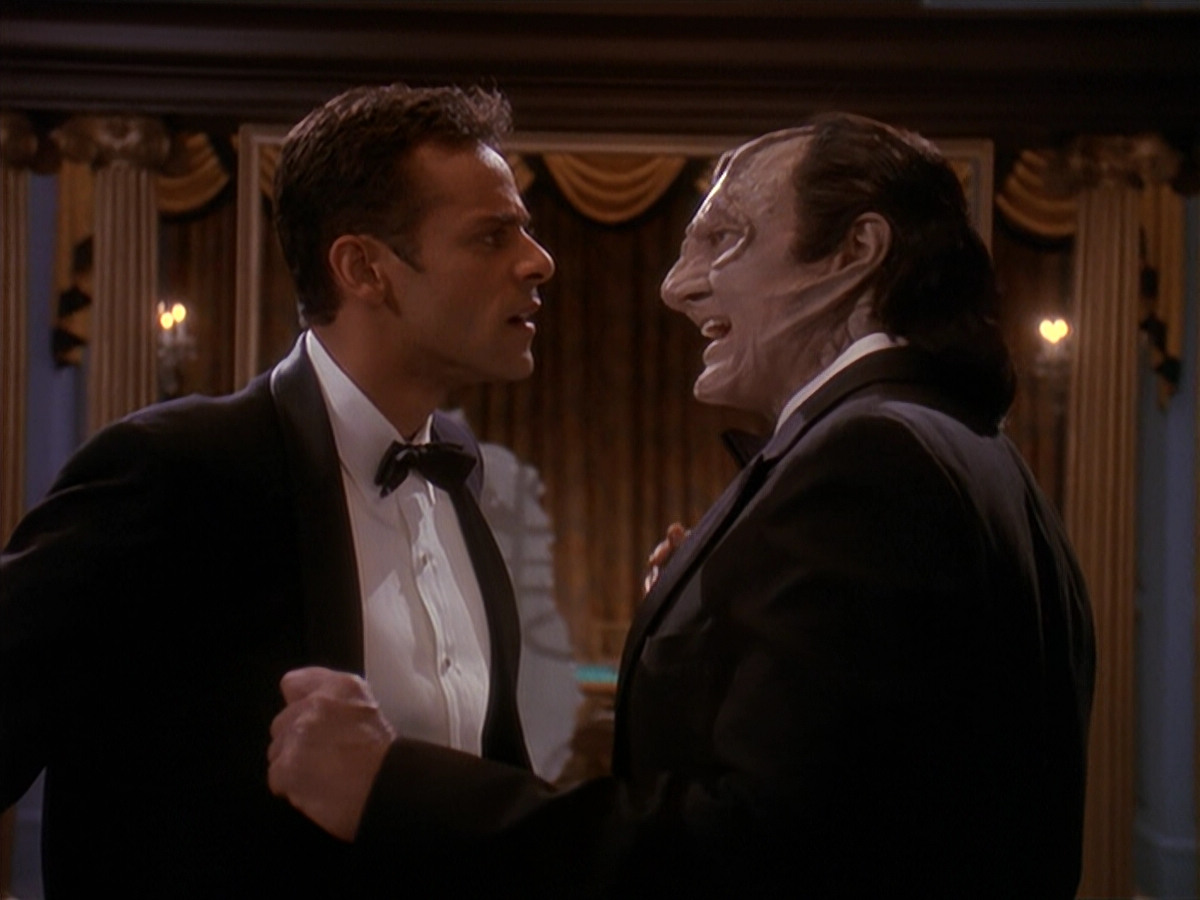 extant_StarTrek_DS9_4x10-OurManBashir_00185.jpg