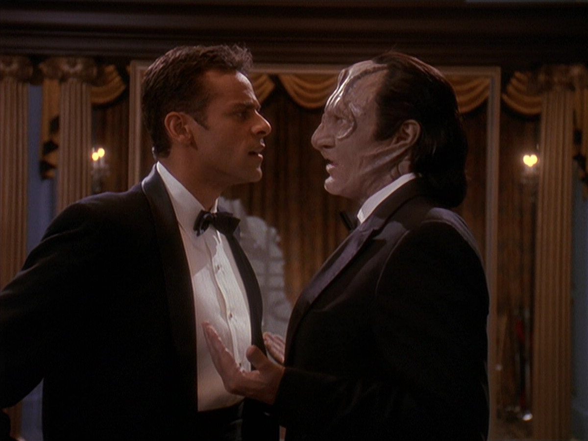 extant_StarTrek_DS9_4x10-OurManBashir_00189.jpg