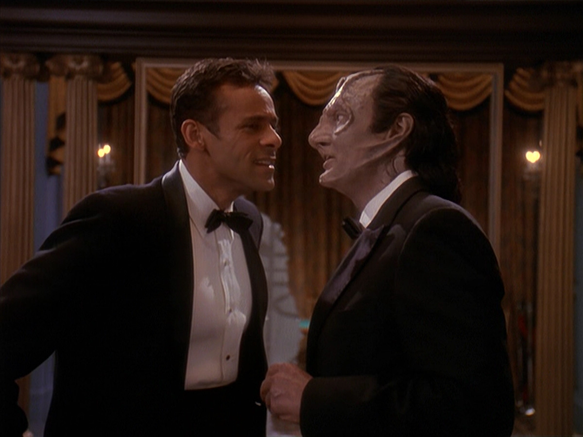 extant_StarTrek_DS9_4x10-OurManBashir_00196.jpg