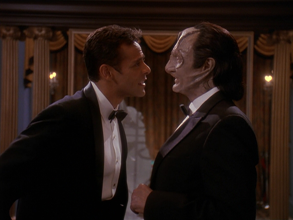 extant_StarTrek_DS9_4x10-OurManBashir_00198.jpg
