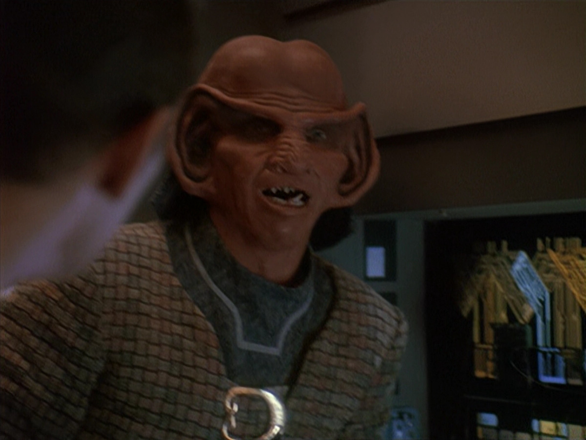 extant_StarTrek_DS9_4x10-OurManBashir_03543.jpg