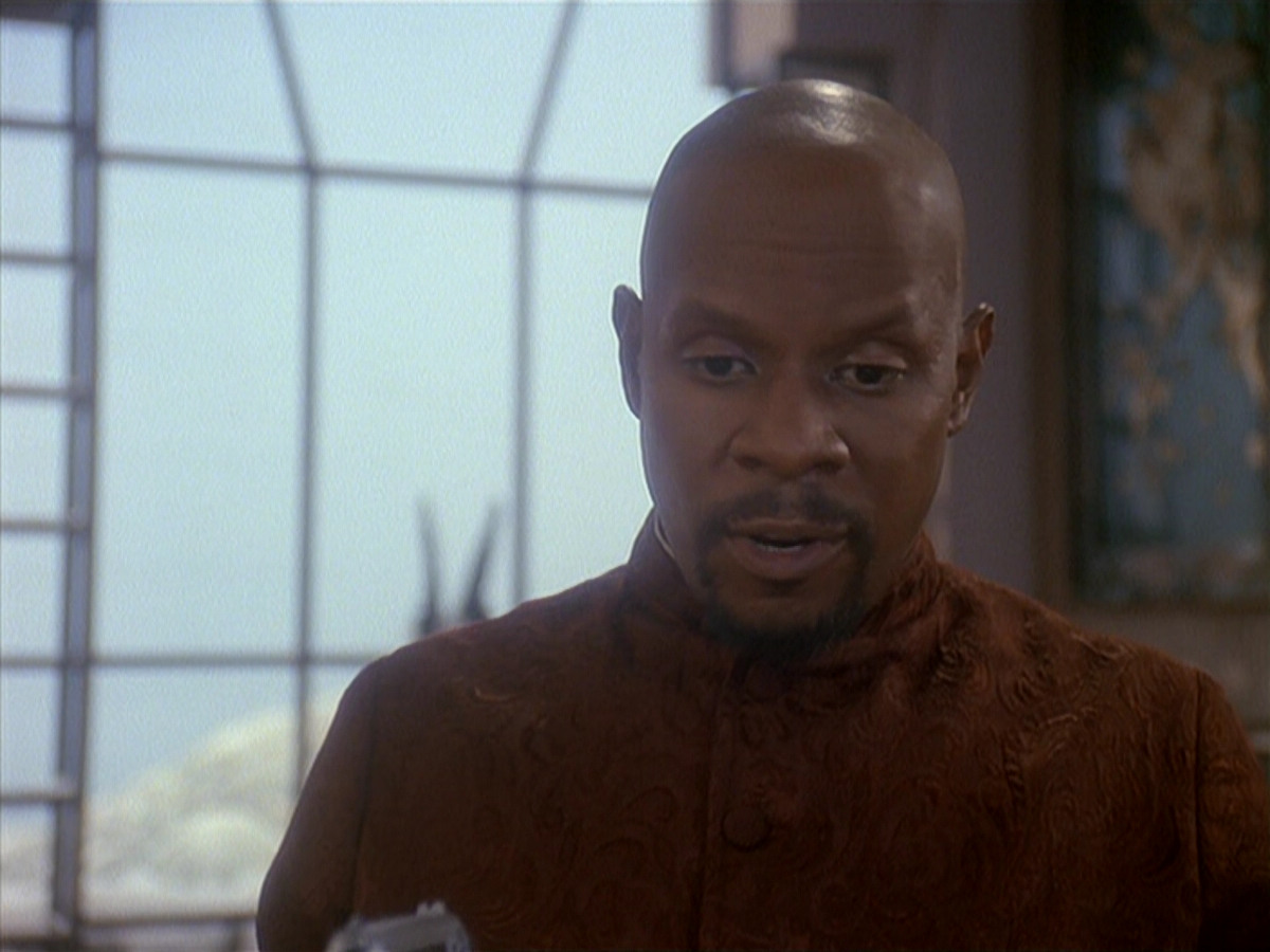 extant_StarTrek_DS9_4x10-OurManBashir_03564.jpg