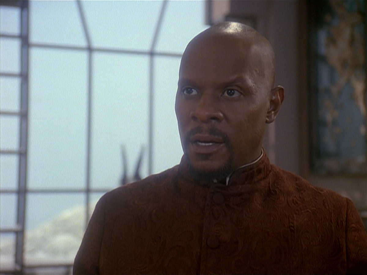 extant_StarTrek_DS9_4x10-OurManBashir_03565.jpg